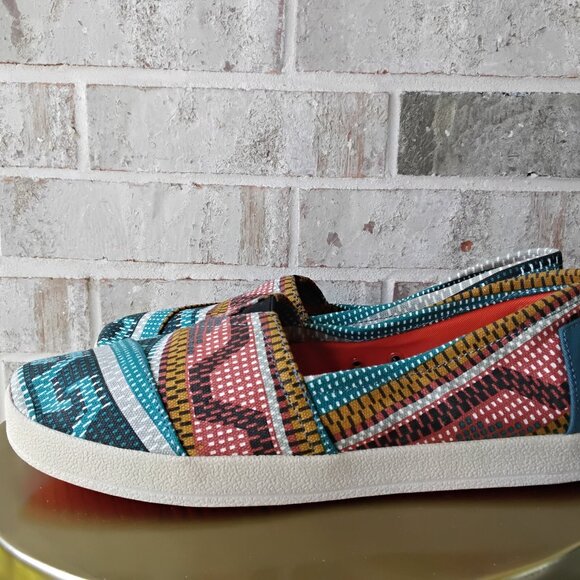 TOMS Women’s 9.5 Colorful Aztec Tribal Canvas Slip On Flats Casual Comfort - Picture 1 of 6